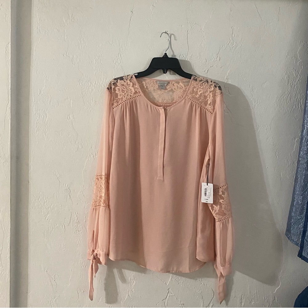 Blush lace top w/ tie sleeves.